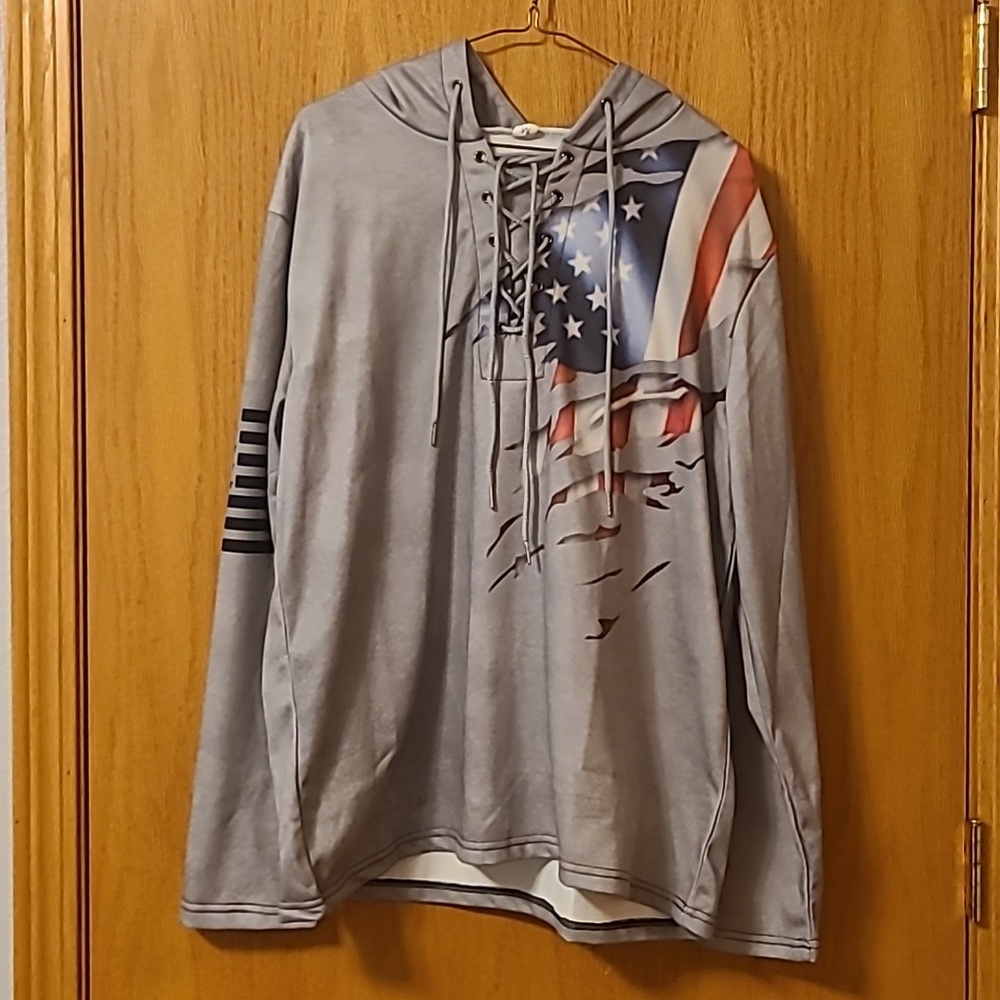 NWOT Men's Hooded Sweatshirt Size Medium